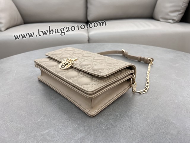 Dior专柜2024新款迪奥高仿原单黑色漆皮革藤格纹Miss肩背斜挎手提包 djfk1328
